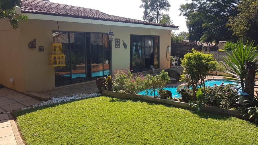 6 Bedroom Property for Sale in Cashan North West